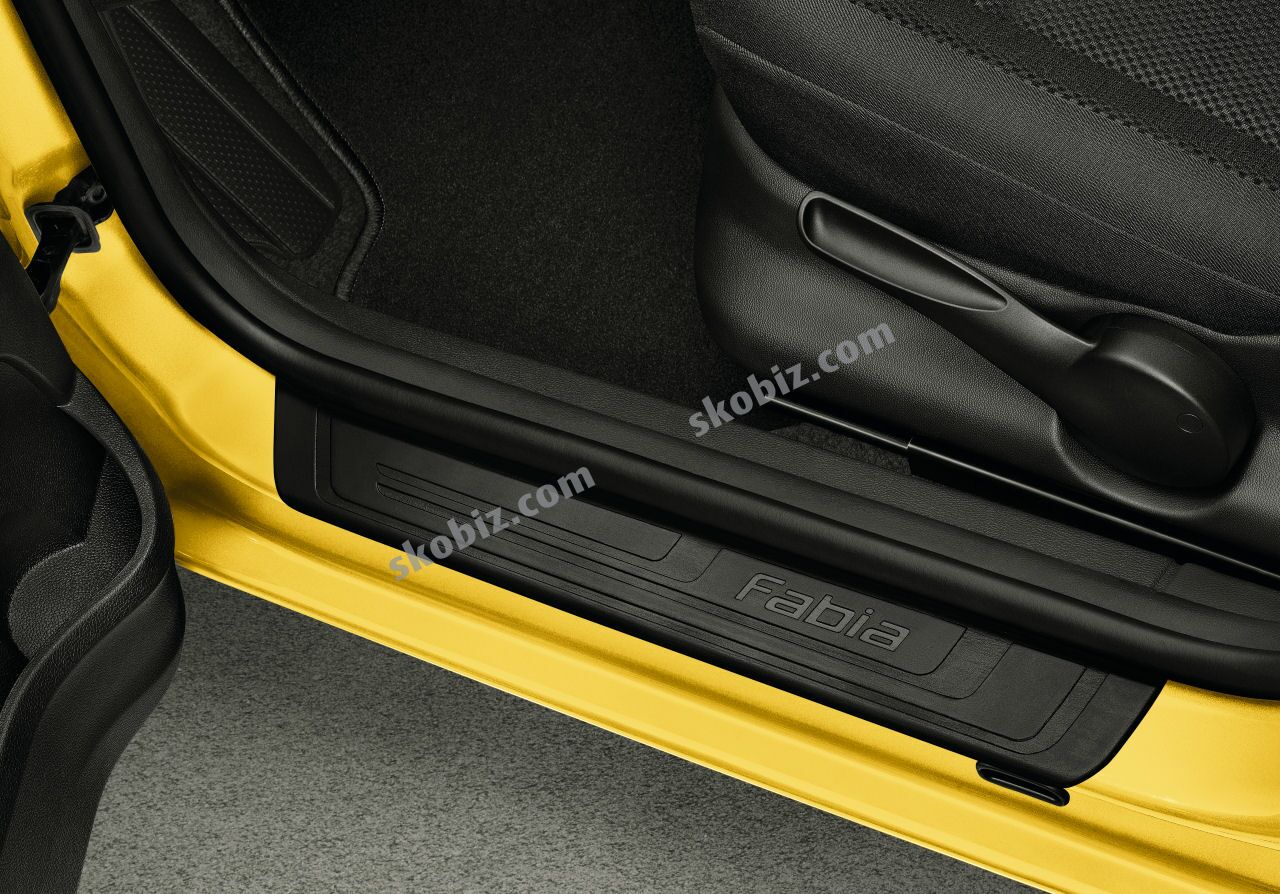Накладки порогов Fabia new пластиковые черные