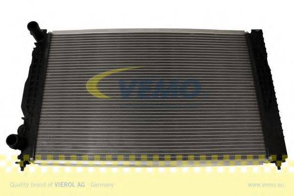 Радиатор охлаждения двигателя VEMO V10-60-0001